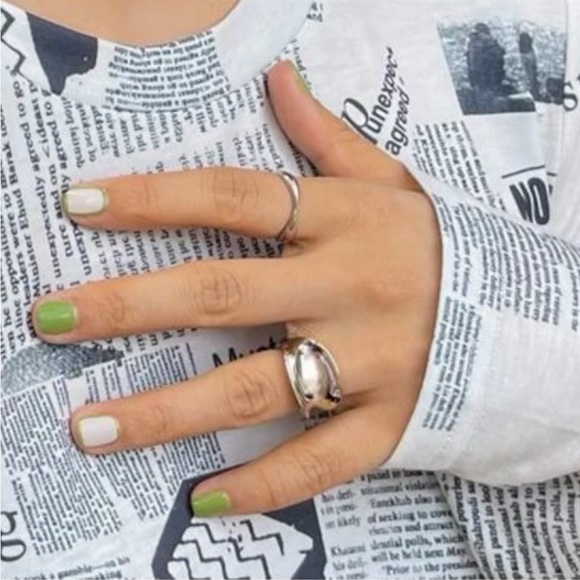 2-piece Silver Wavy Ring Set - Picture 2 of 5